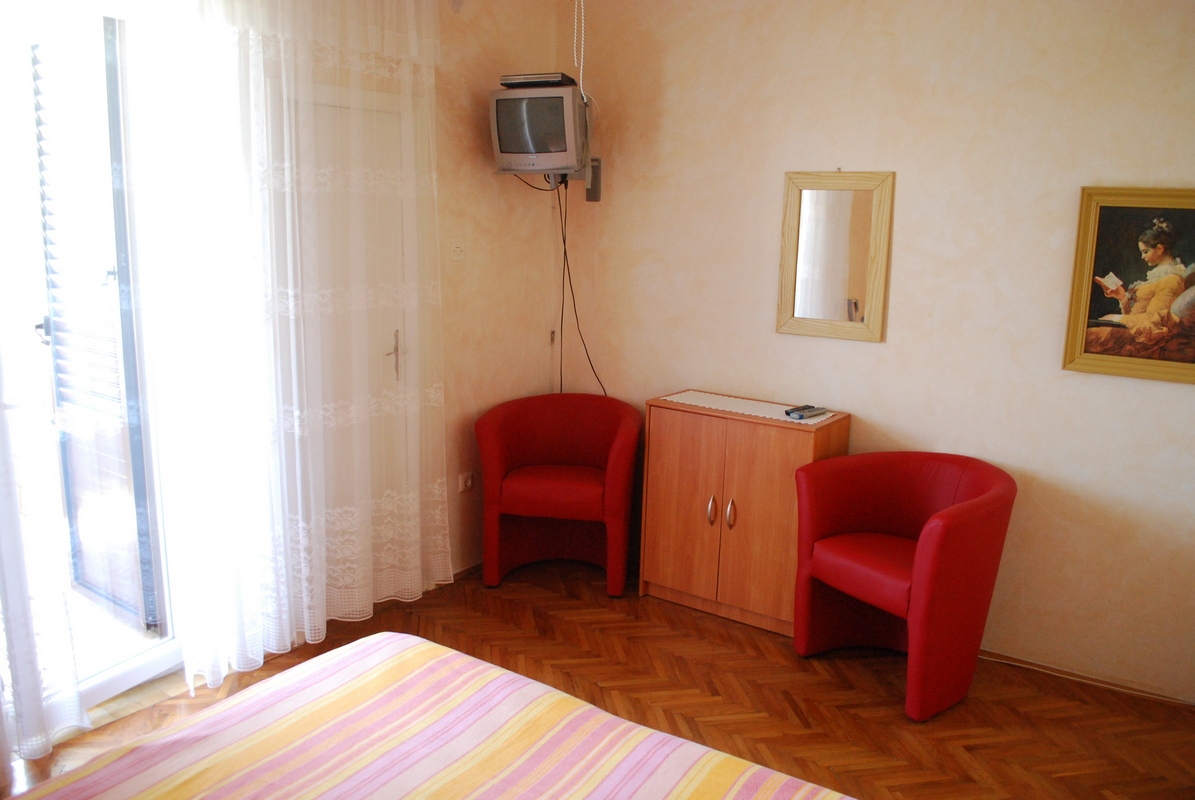 Room7_1200x800_003