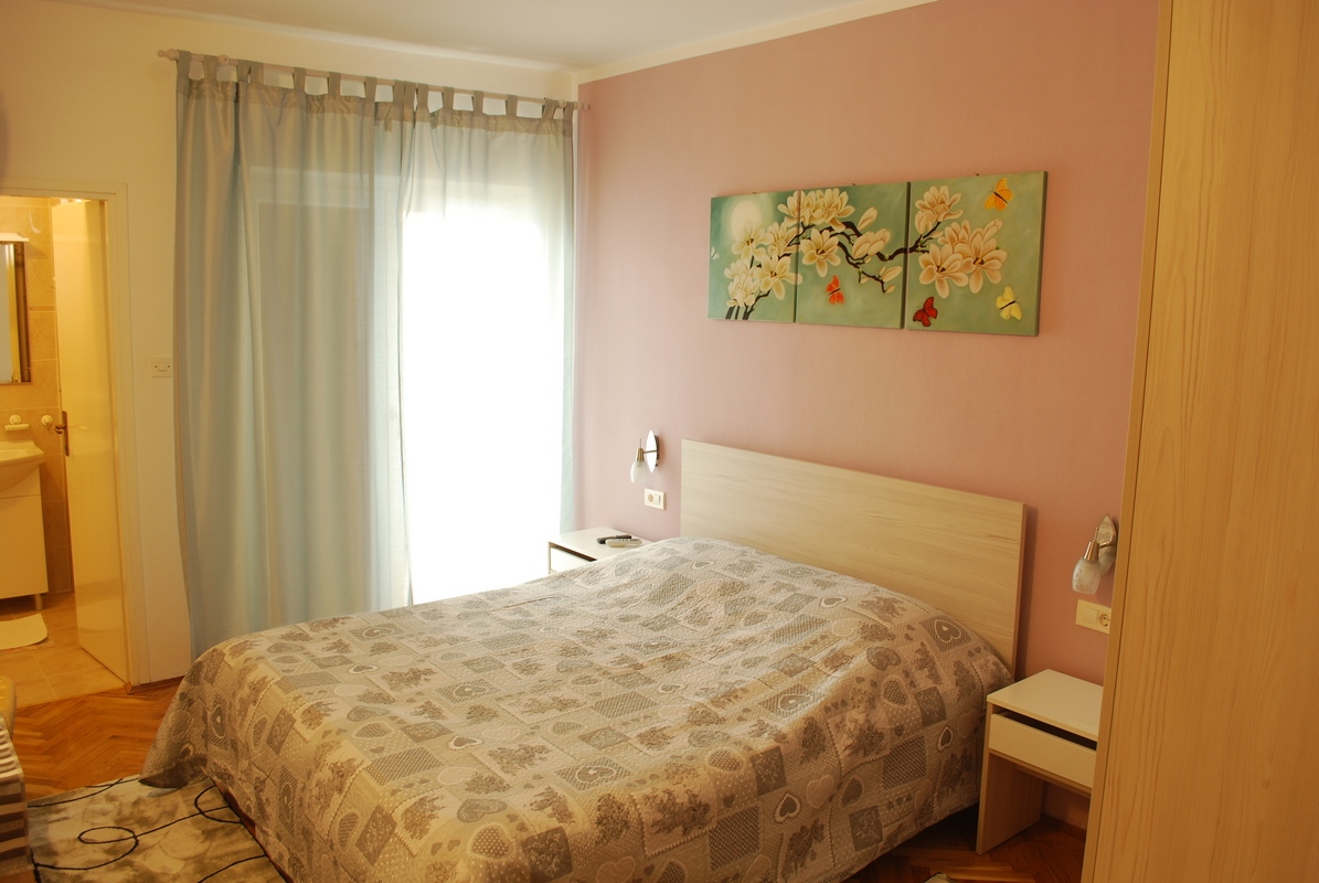 Room9_1200x800_001