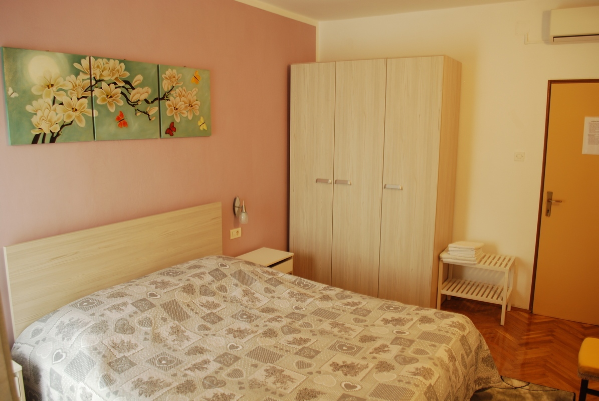 Room9_1200x800_002