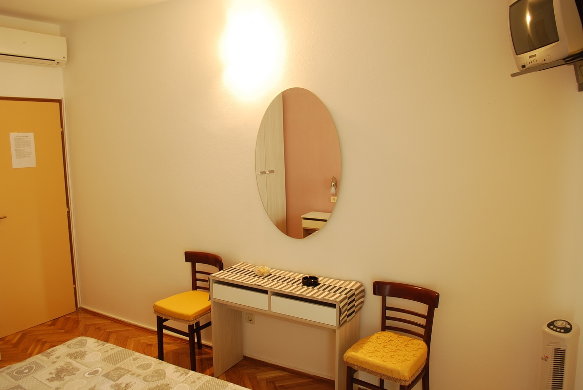 Room9_1200x800_003