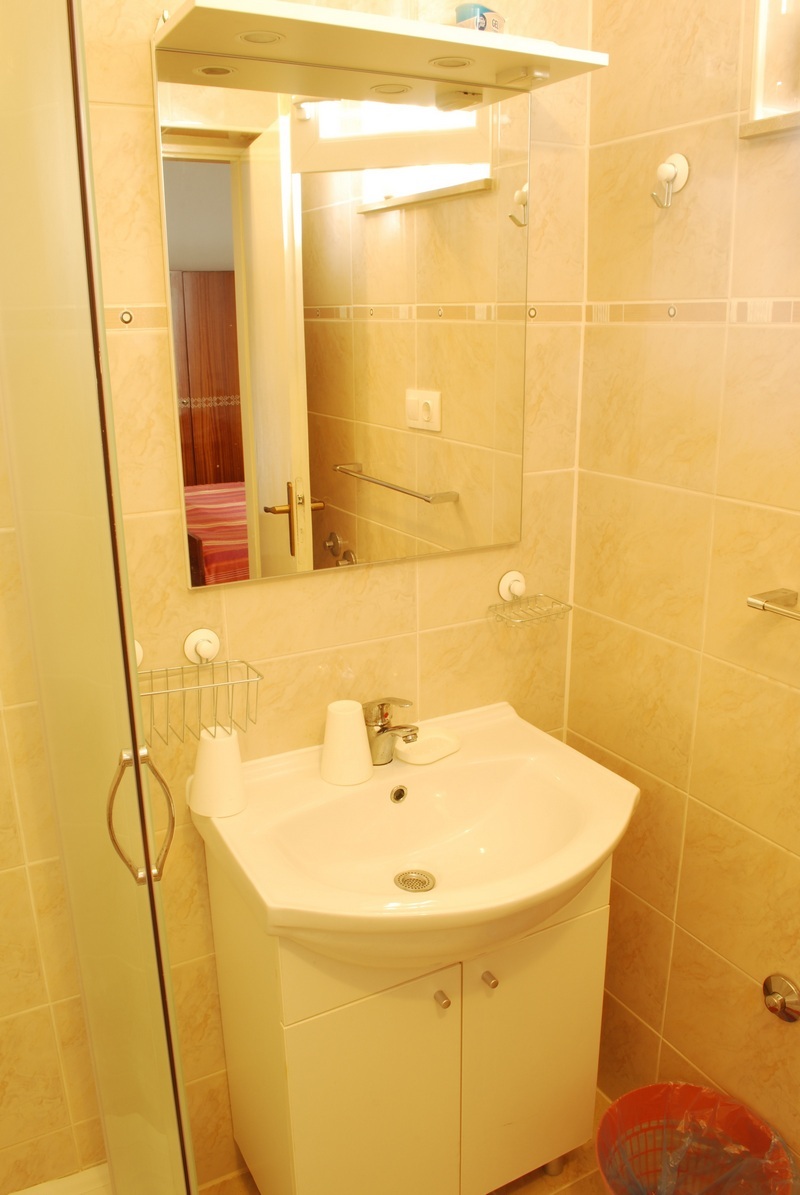 Room9_1200x800_004